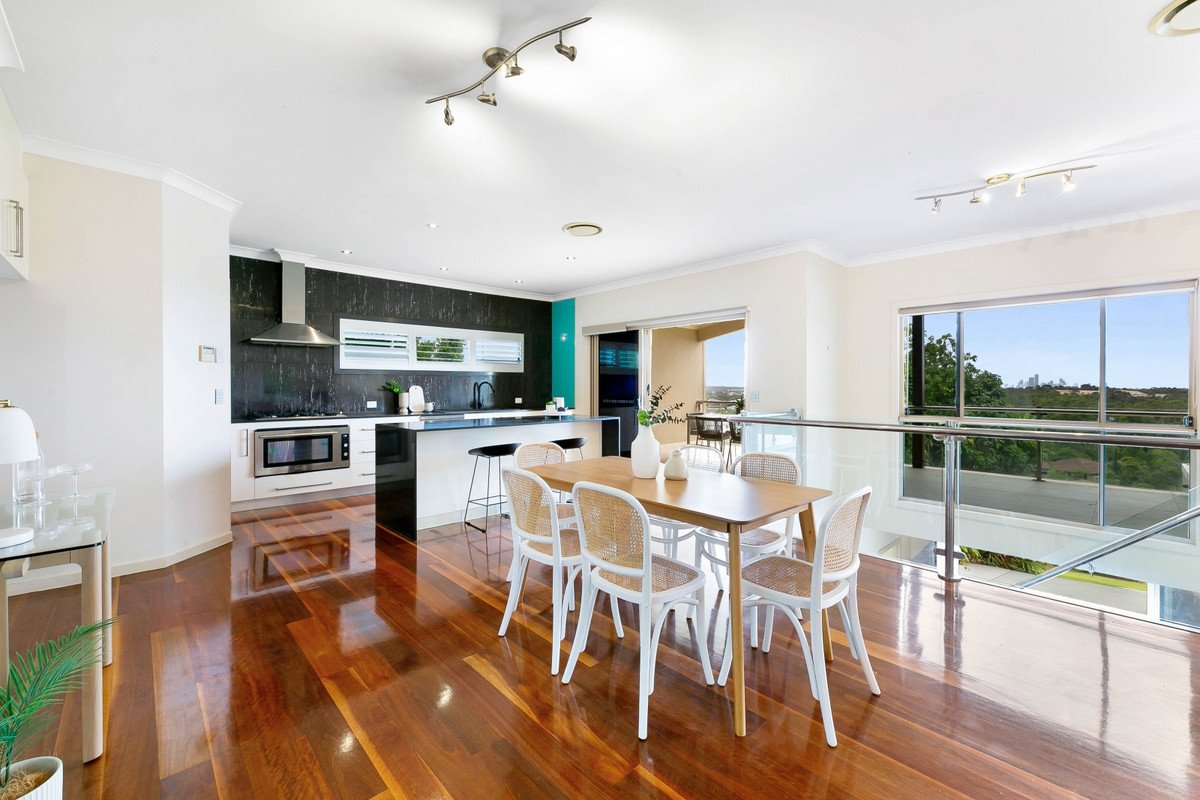 2/10 Laceflower Court REEDY CREEK 11