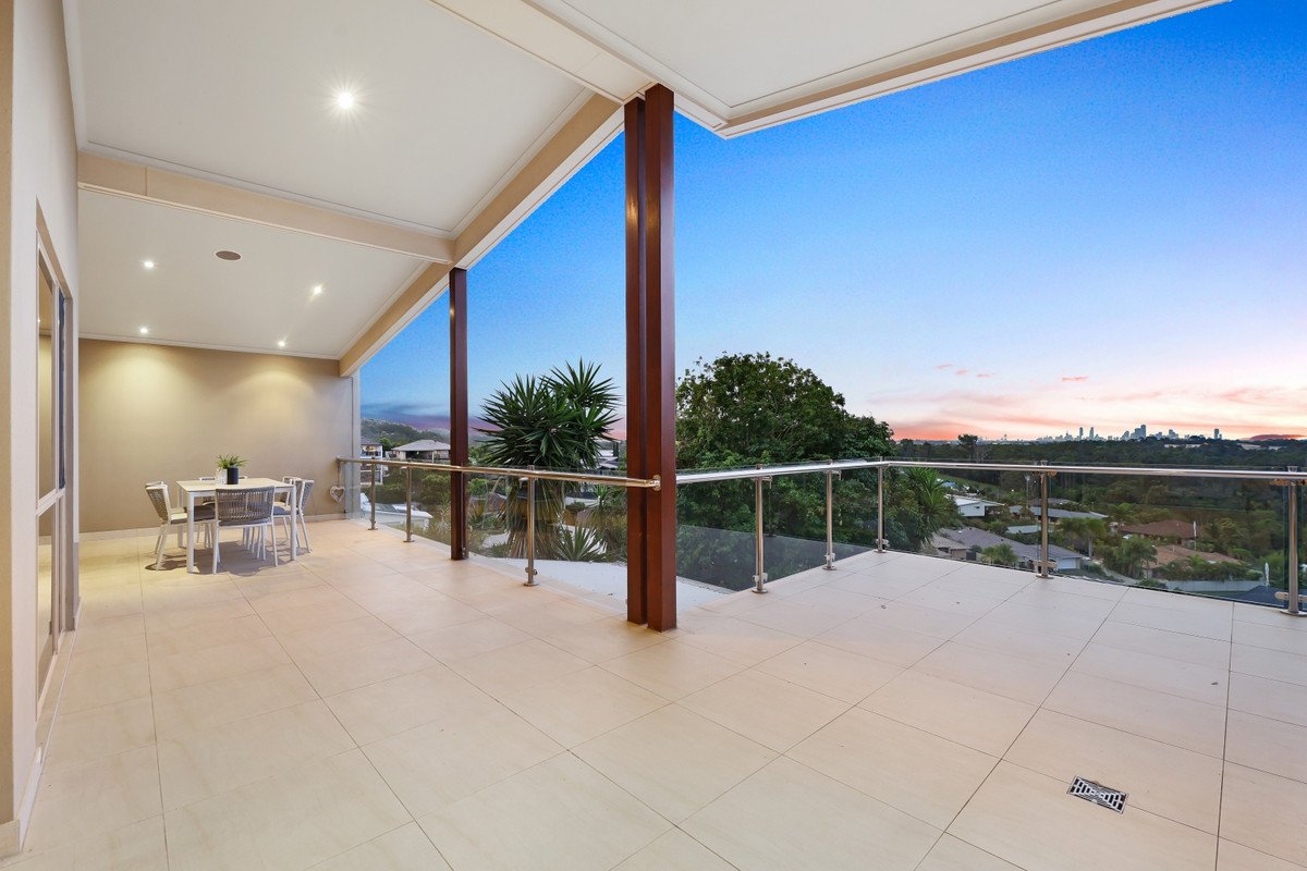 2/10 Laceflower Court REEDY CREEK 17