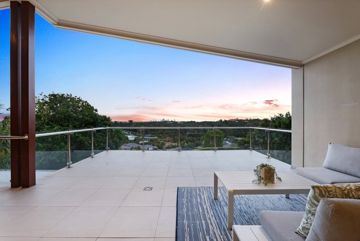2/10 Laceflower Court REEDY CREEK 18