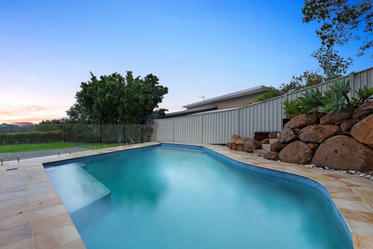 2/10 Laceflower Court REEDY CREEK 21
