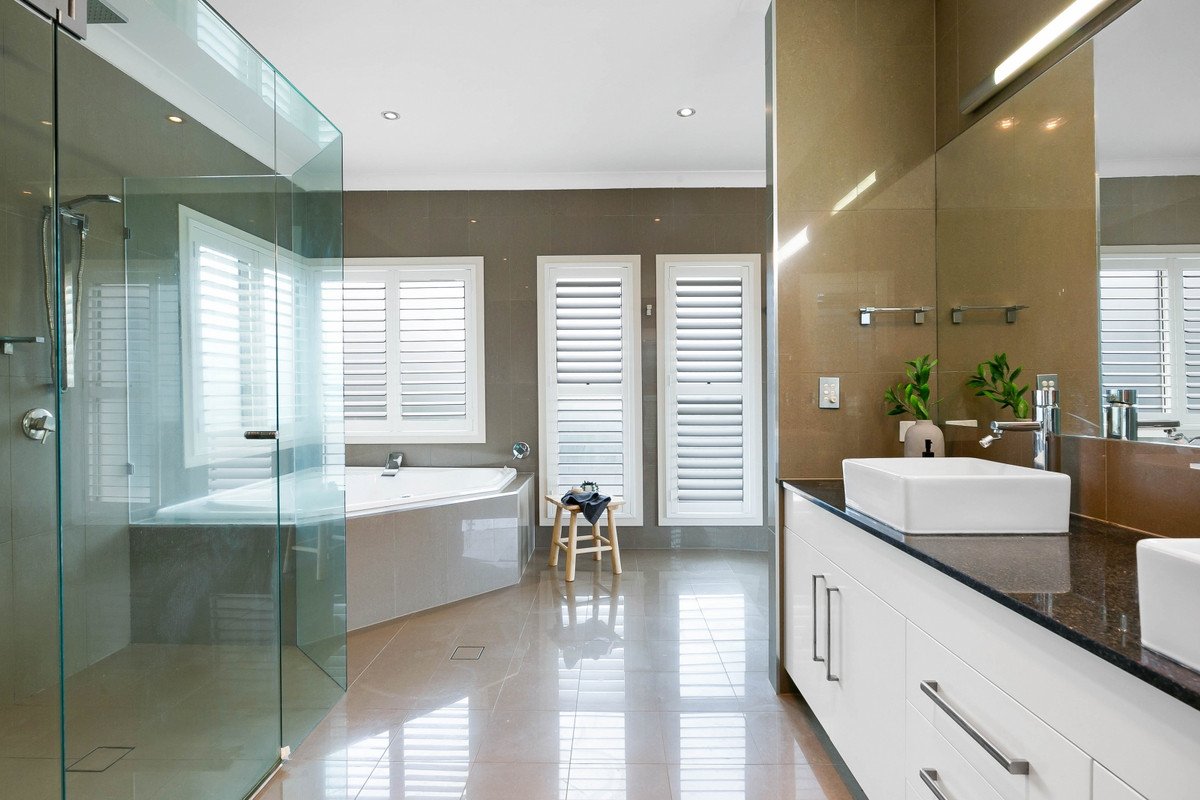 2/10 Laceflower Court REEDY CREEK 24