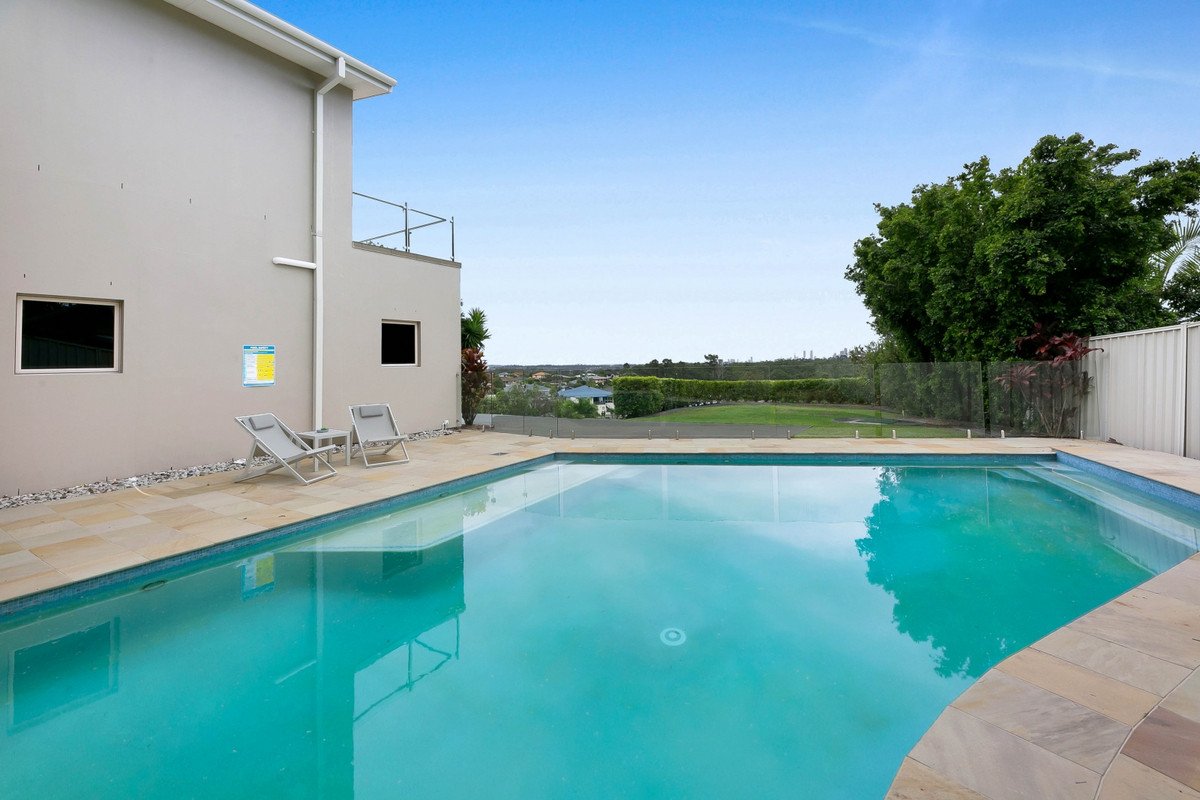 2/10 Laceflower Court REEDY CREEK 31