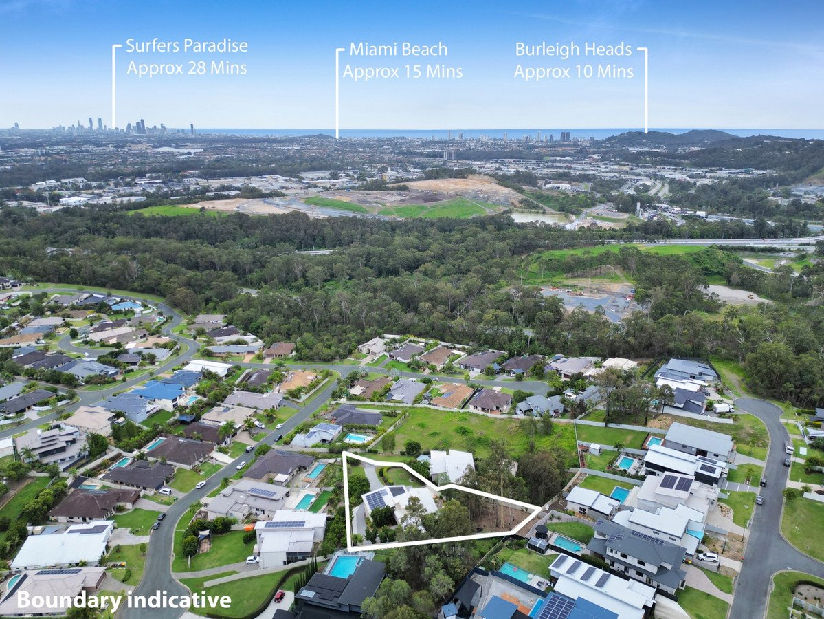 2/10 Laceflower Court REEDY CREEK 34