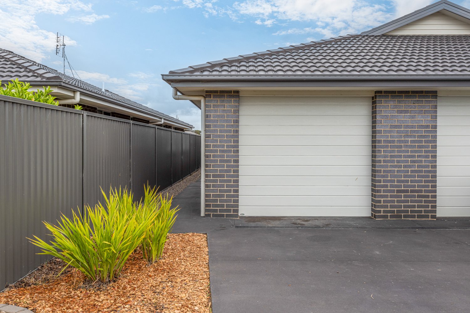 2/10 Malbec Street CLIFTLEIGH 1