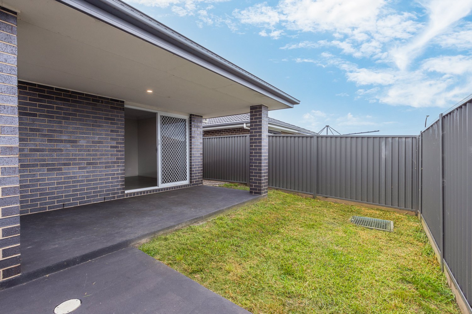 2/10 Malbec Street CLIFTLEIGH 10