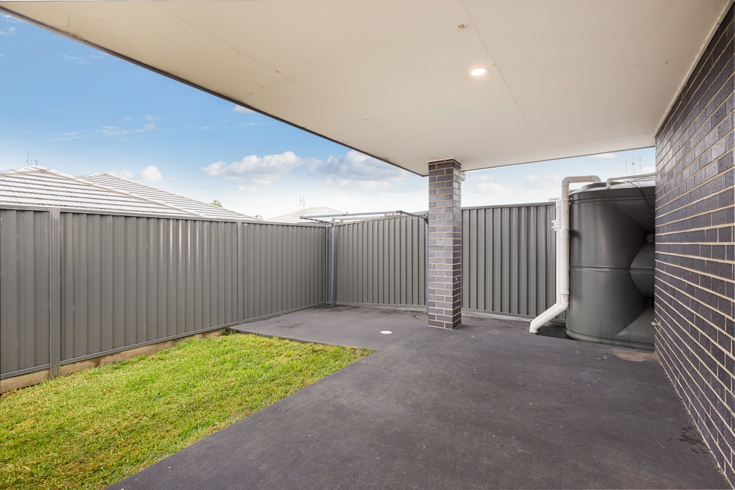 2/10 Malbec Street CLIFTLEIGH 11