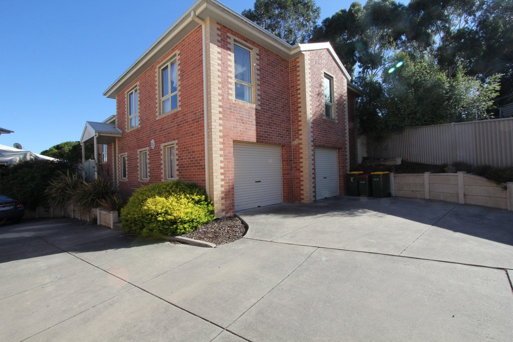 2/10 Manna Gum Heights MOUNT PLEASANT 1