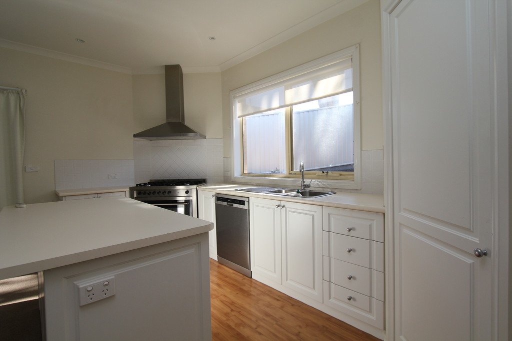 2/10 Manna Gum Heights MOUNT PLEASANT 4