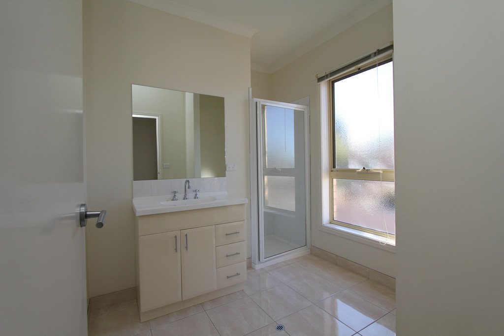 2/10 Manna Gum Heights MOUNT PLEASANT 6