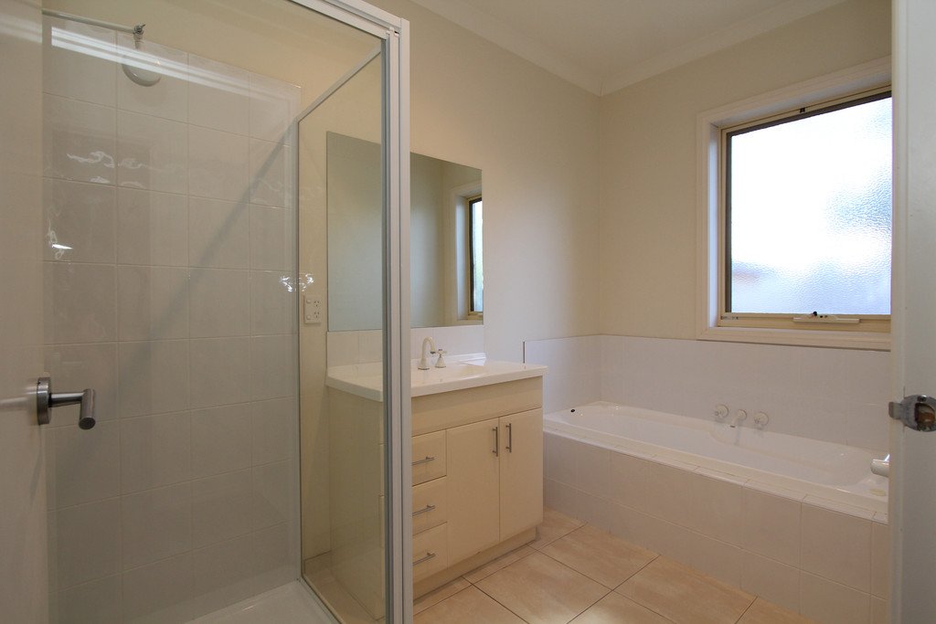 2/10 Manna Gum Heights MOUNT PLEASANT 8