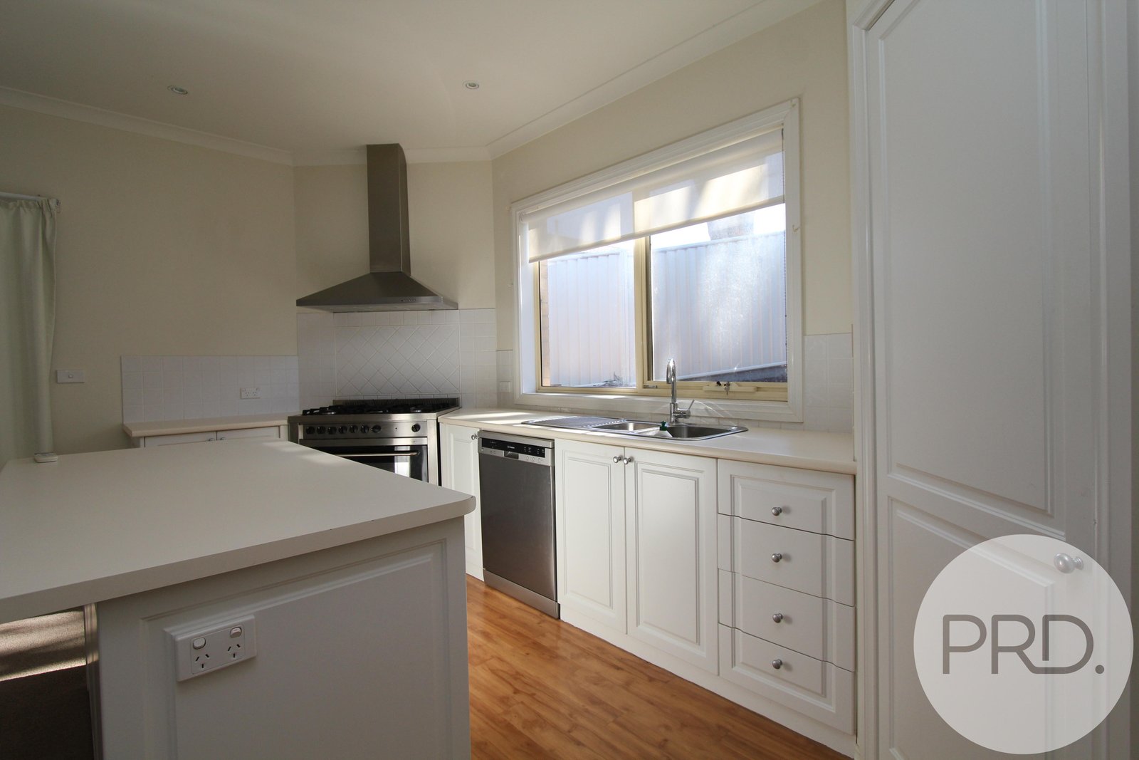 2/10 Manna Gum Heights MOUNT PLEASANT 4