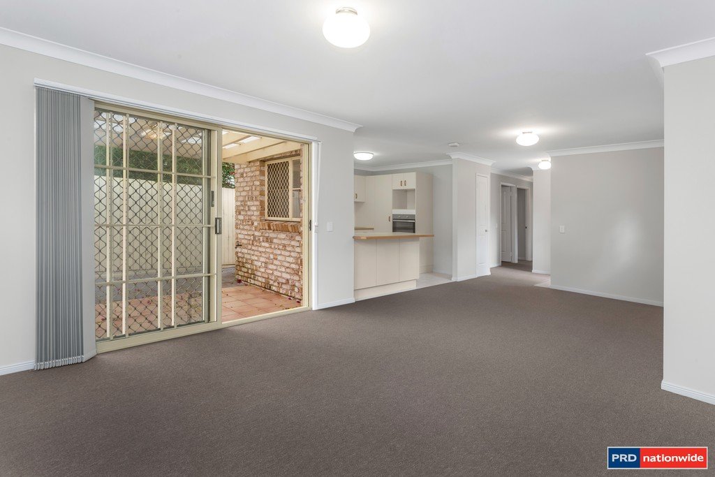 2/10 Nursery Street NUNDAH 4