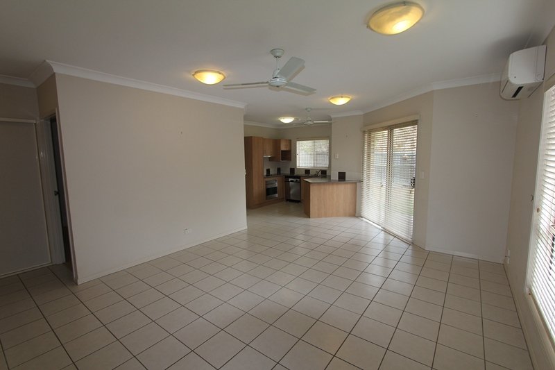 2/10 Pilar Court MOLENDINAR 12