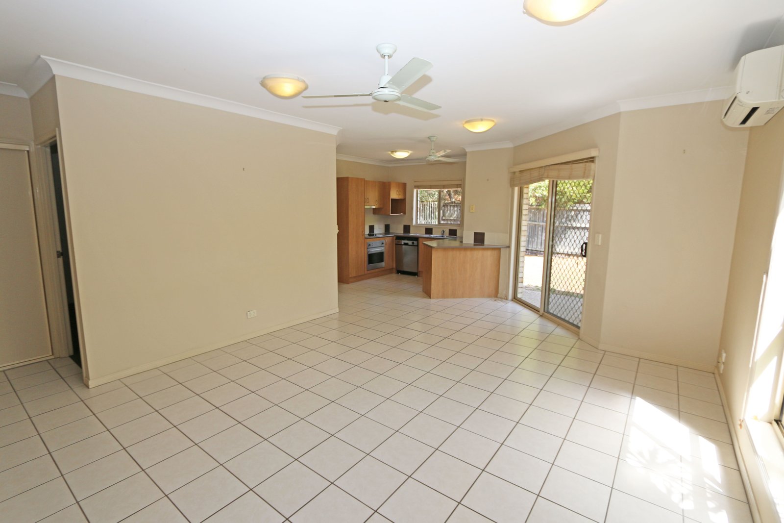 2/10 Pilar Court MOLENDINAR 2