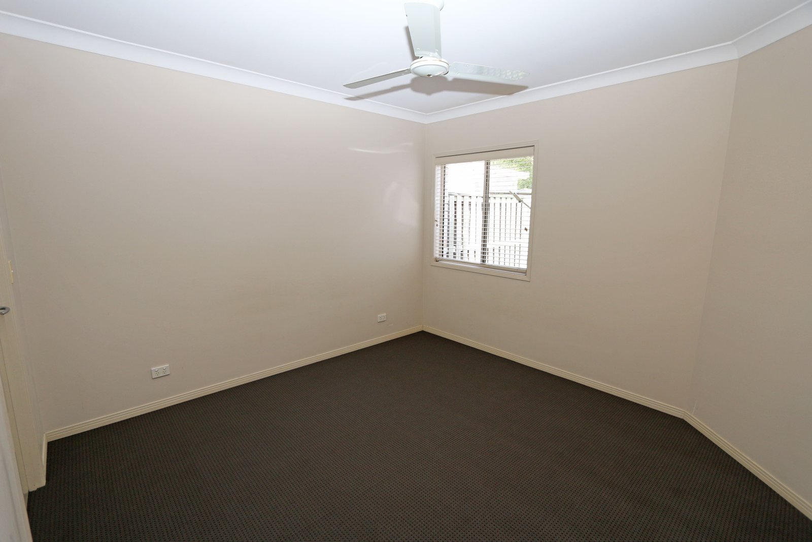 2/10 Pilar Court MOLENDINAR 4