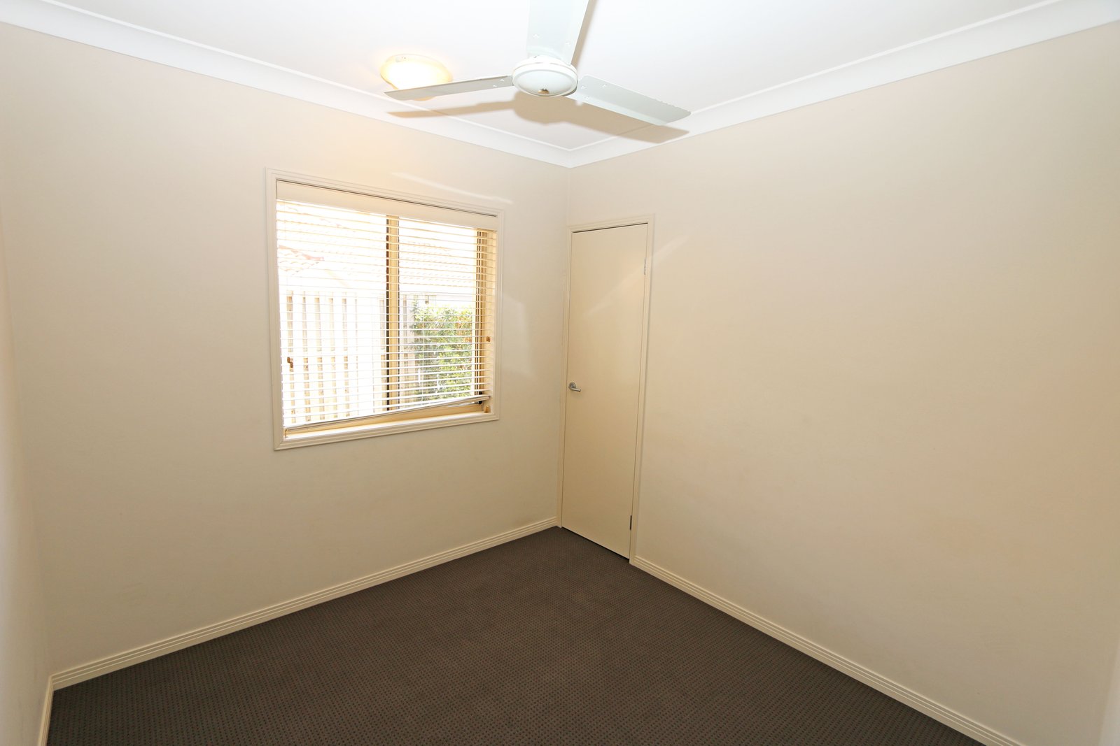 2/10 Pilar Court MOLENDINAR 6