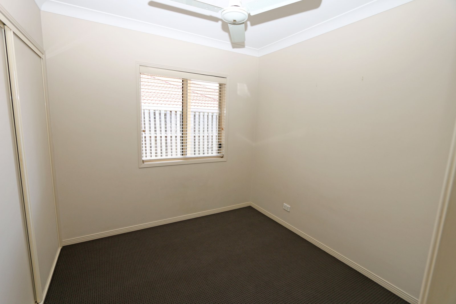 2/10 Pilar Court MOLENDINAR 7