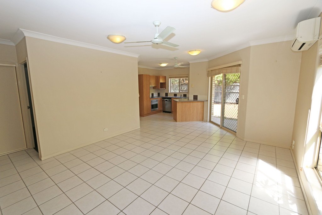 2/10 Pilar Court MOLENDINAR 4