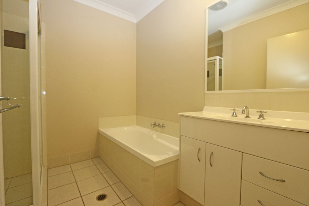 2/10 Pilar Court MOLENDINAR 8