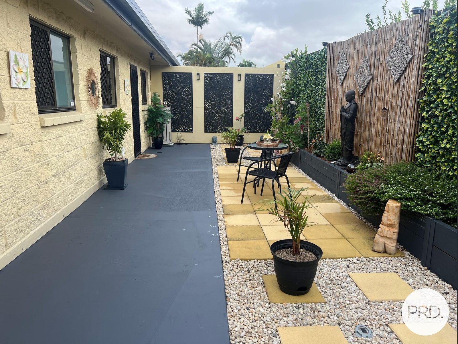 2/10 Pleasant Avenue TANNUM SANDS 9