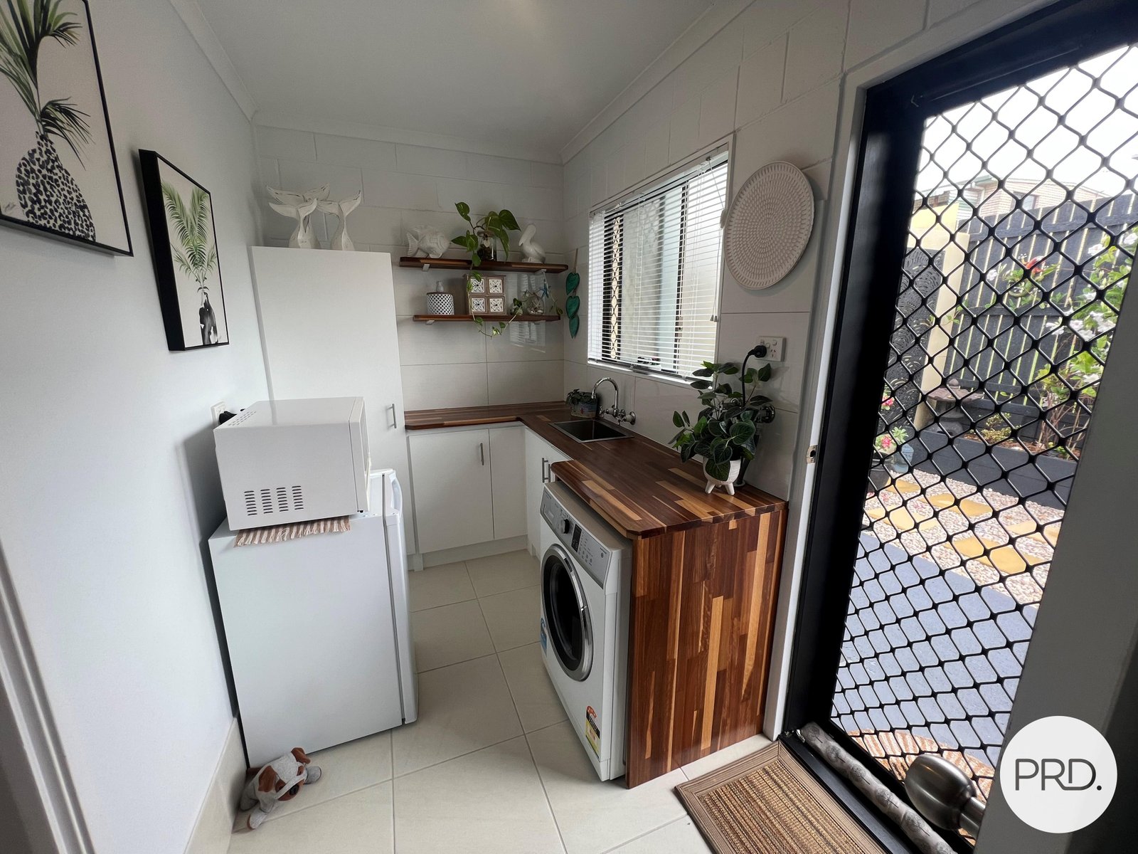 2/10 Pleasant Avenue TANNUM SANDS 12