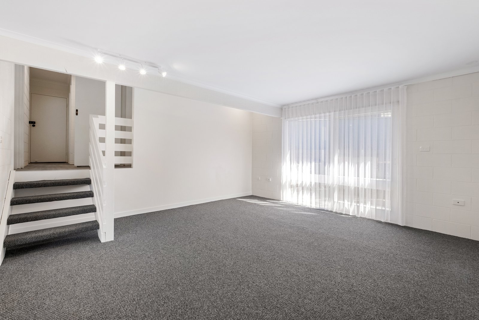 Gallery: 2/10 Richard Drive