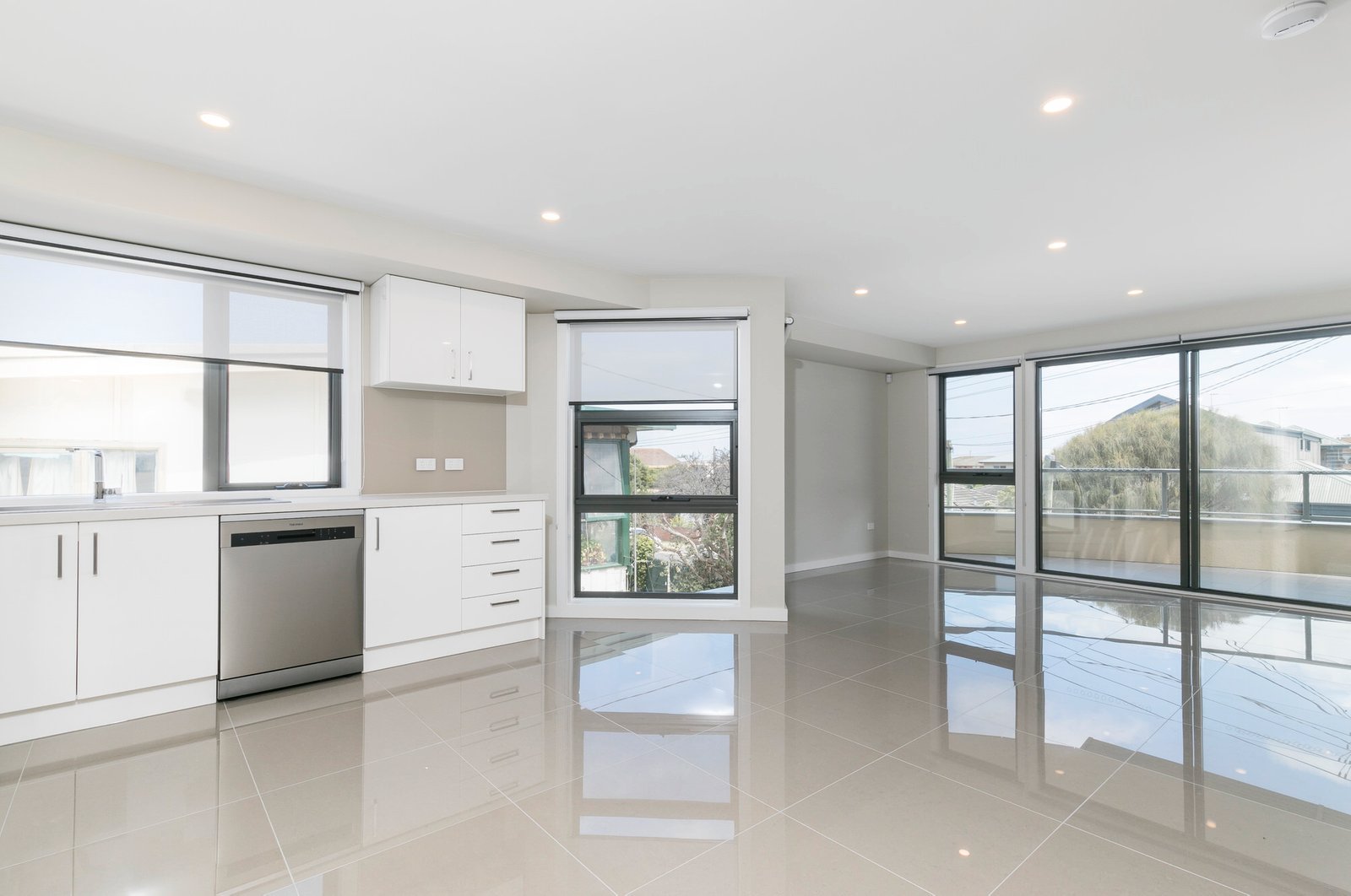 Gallery: 2/10 Shenfield Avenue