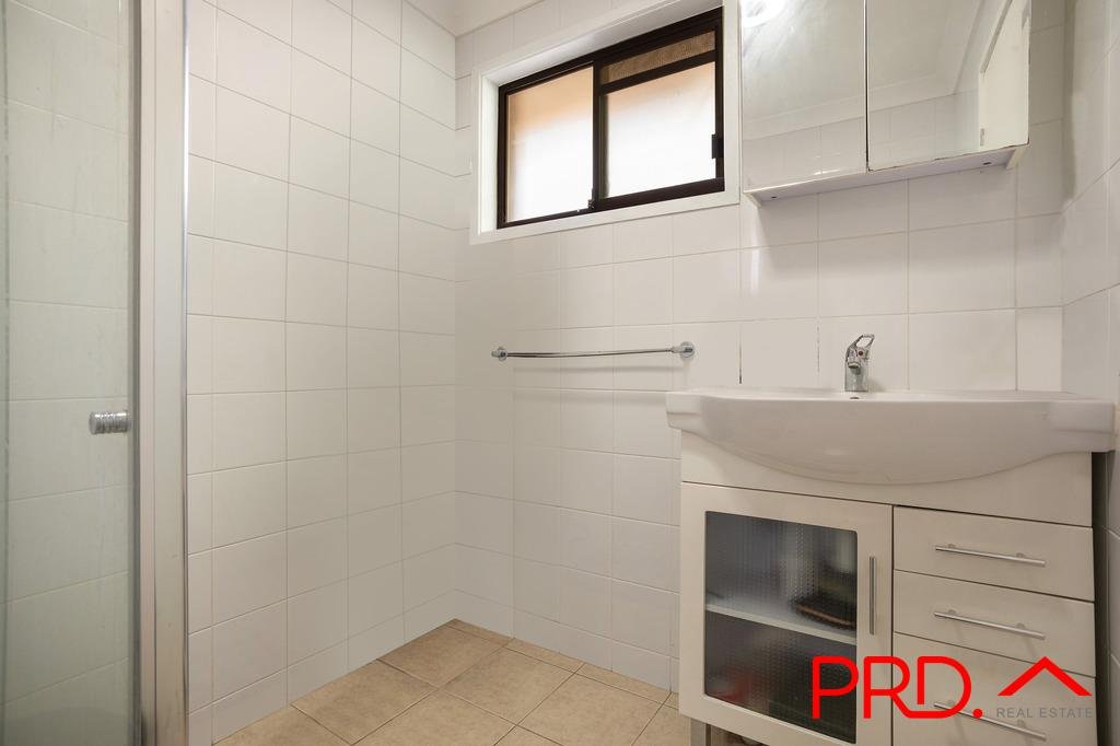 2/10 Shillito Street SOUTHPORT 4