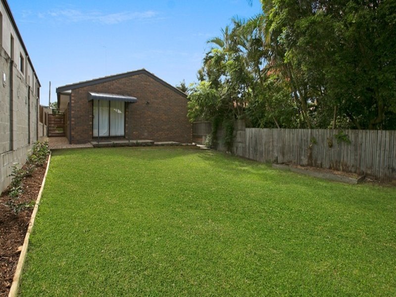 2/10 Shillito Street SOUTHPORT 8
