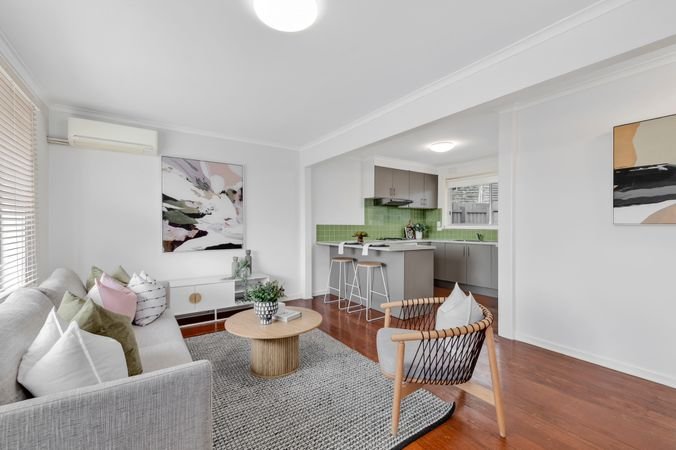 Gallery: 2/10 Stapley Crescent