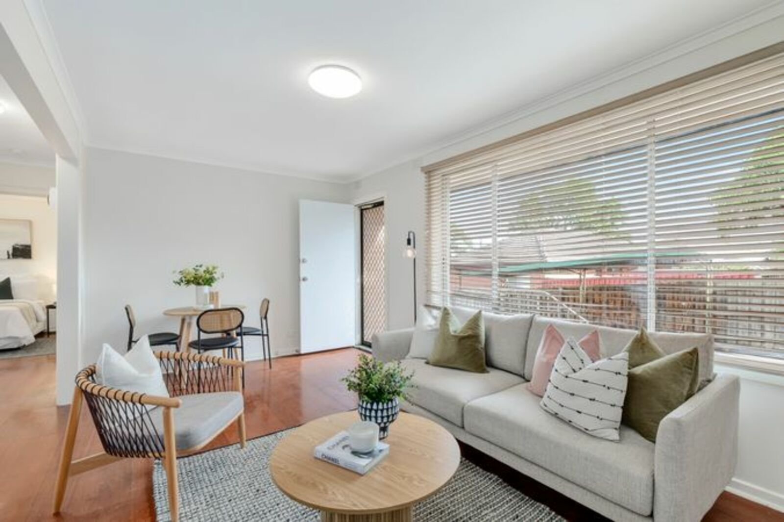 Gallery: 2/10 Stapley Crescent