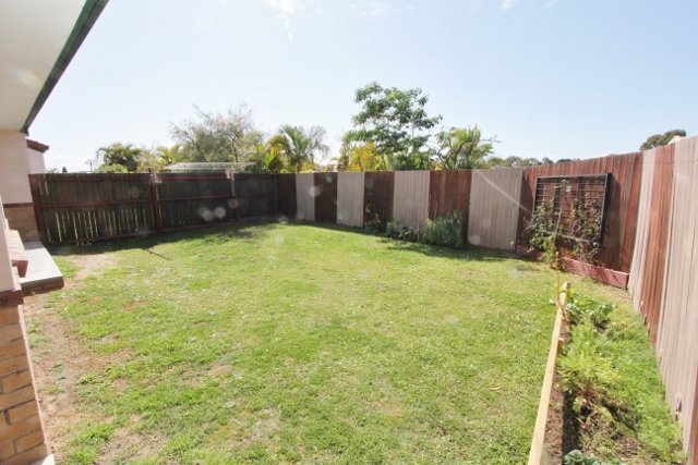 2/10 Tanias Place LABRADOR 1