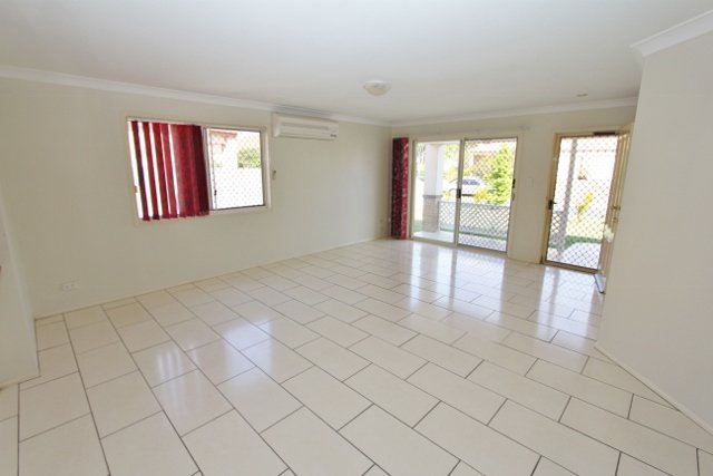 2/10 Tanias Place LABRADOR 3