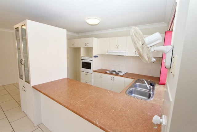 2/10 Tanias Place LABRADOR 4