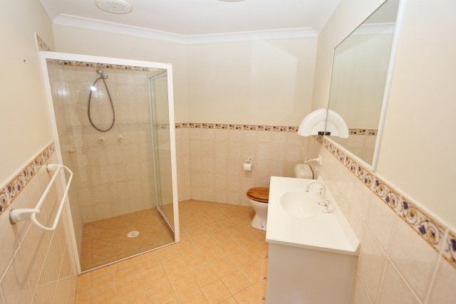 2/10 Tanias Place LABRADOR 6