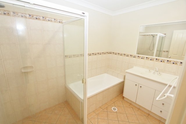2/10 Tanias Place LABRADOR 8