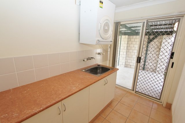 2/10 Tanias Place LABRADOR 10