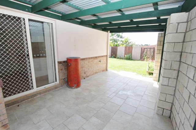 2/10 Tanias Place LABRADOR 12