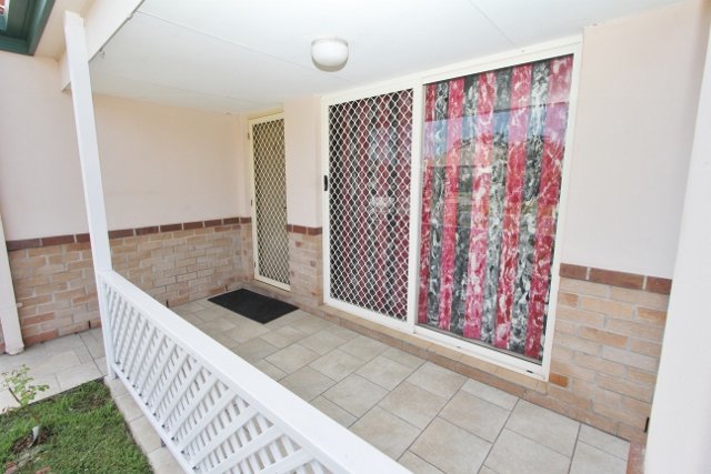 2/10 Tanias Place LABRADOR 13
