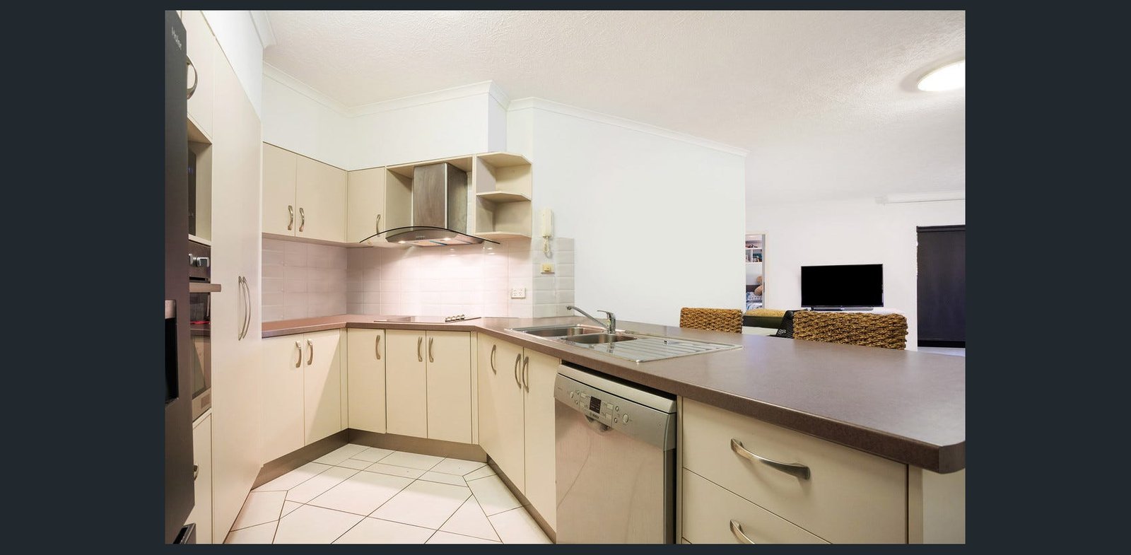 2/10 Tarcoola Crescent SURFERS PARADISE 3