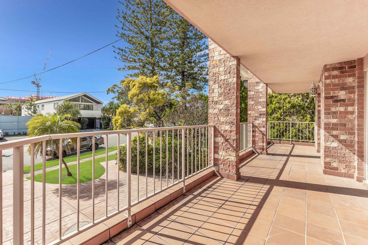 2/10 Twelfth Avenue Palm Beach 3