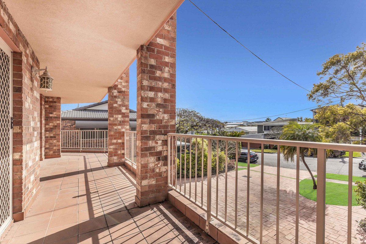 2/10 Twelfth Avenue Palm Beach 11