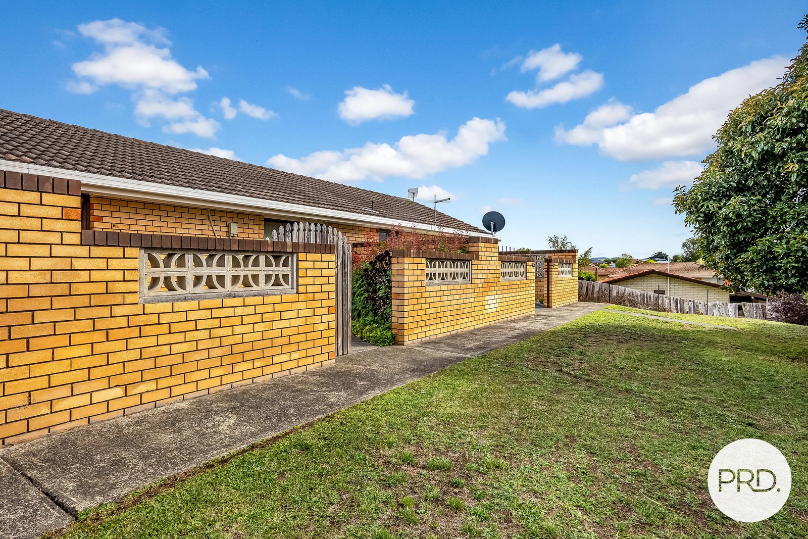 2/10 Wariga Road GLENORCHY 11