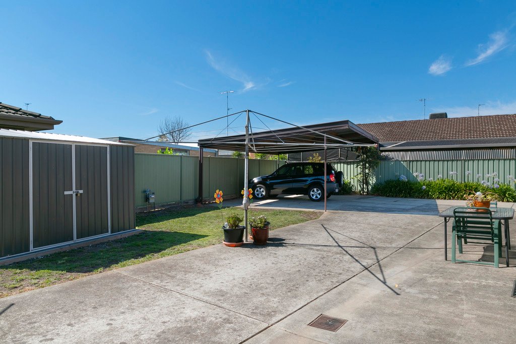 2/1005 Grevillea Road WENDOUREE 2