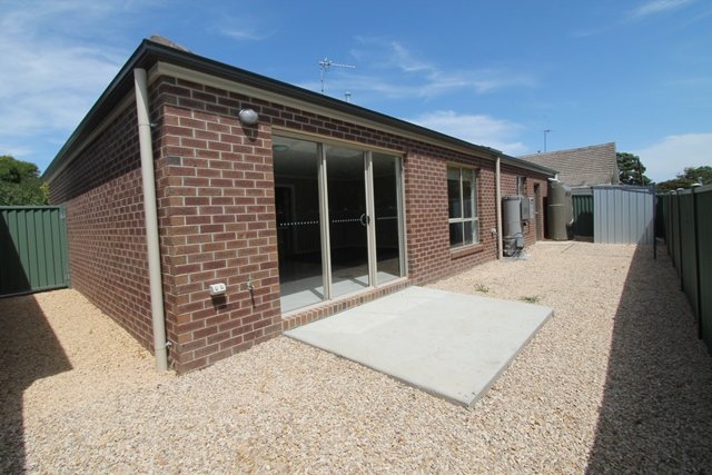 2/101 Spencer Street SEBASTOPOL 13