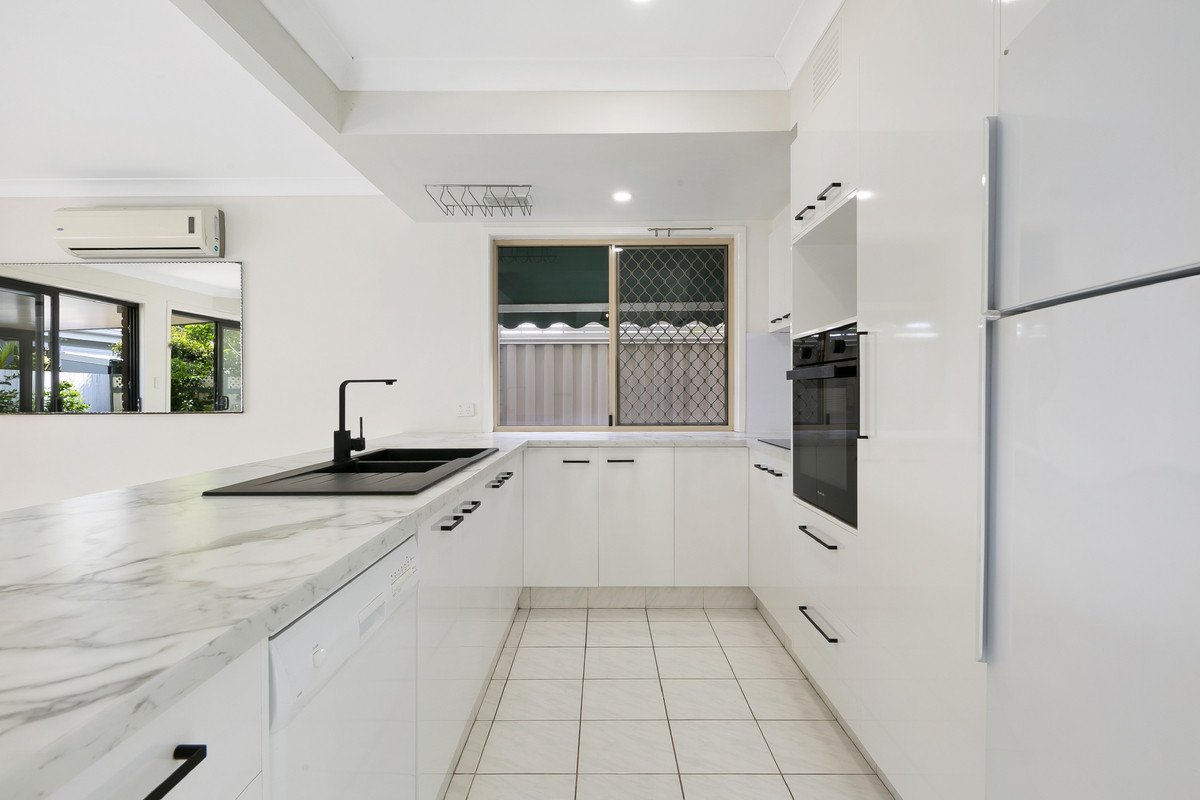 2/103 Nobby Parade MIAMI 5