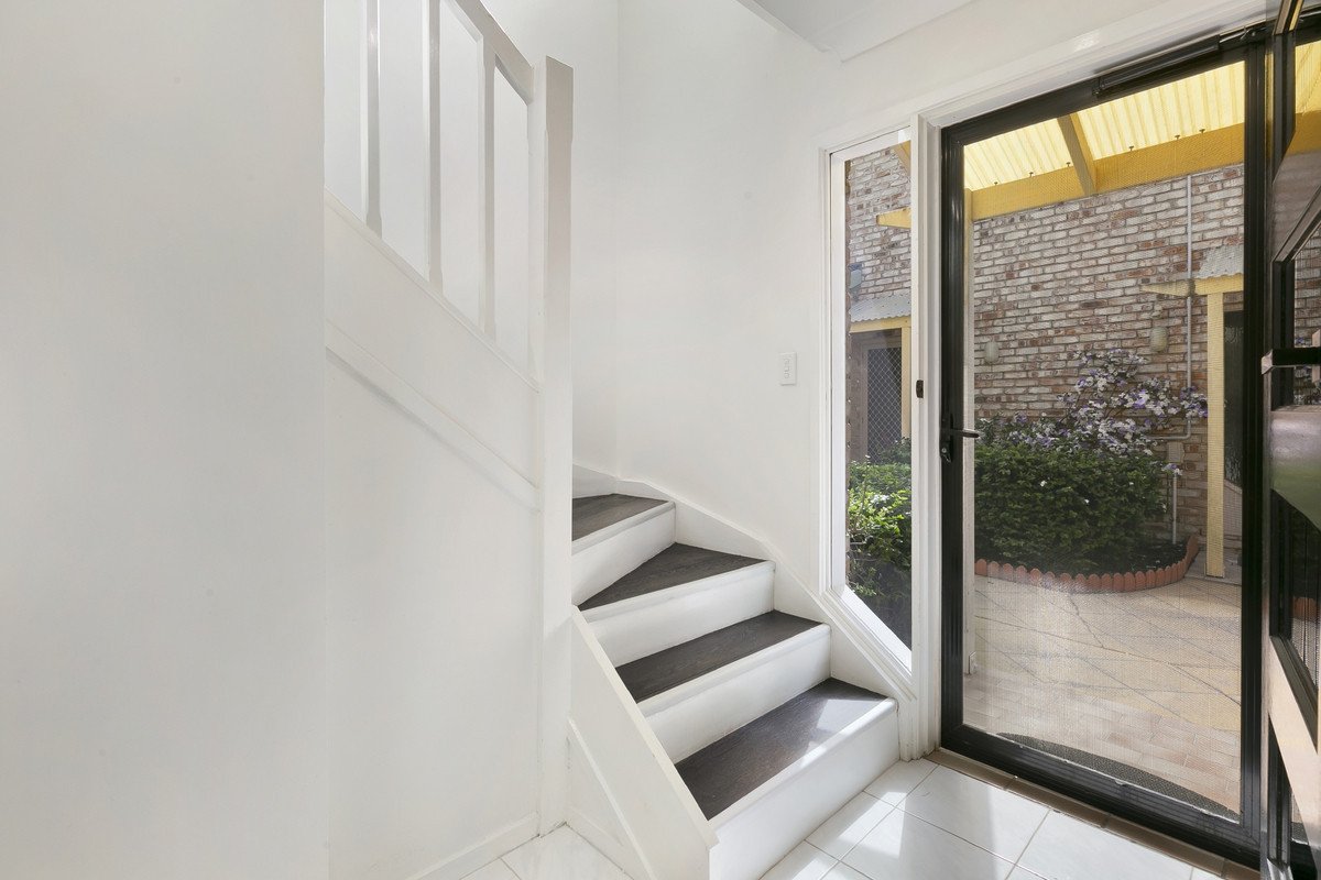 2/103 Nobby Parade MIAMI 12