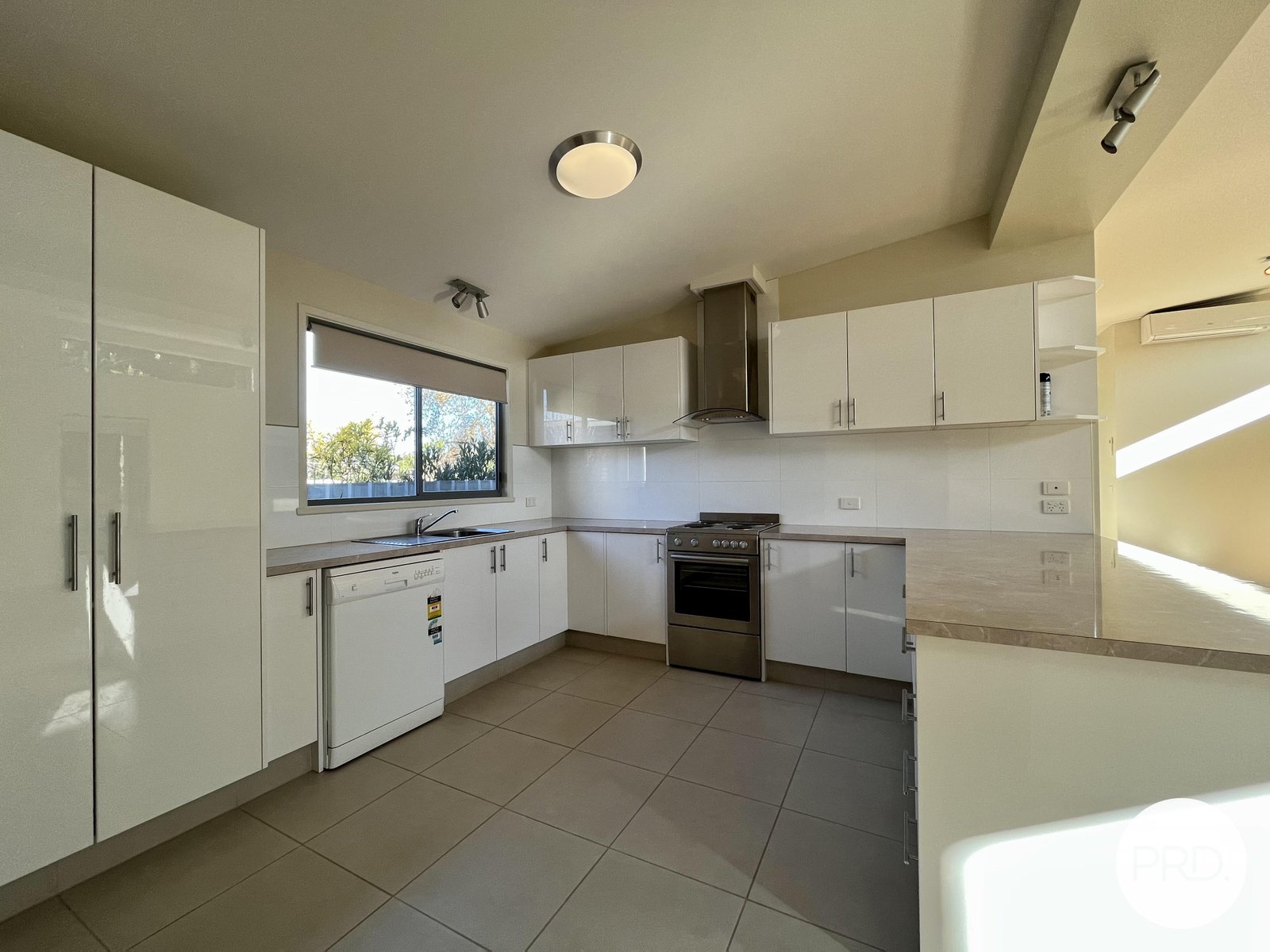 2/1033 Bralgon Street NORTH ALBURY 3