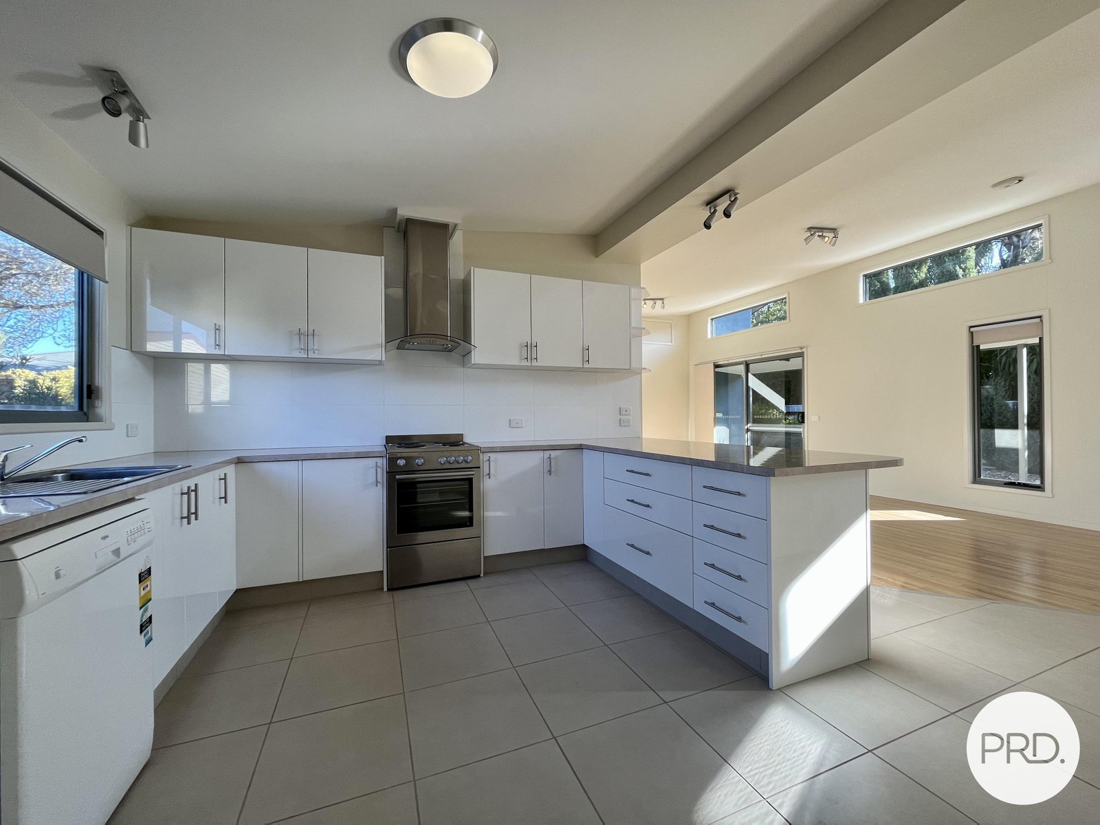 2/1033 Bralgon Street NORTH ALBURY 4