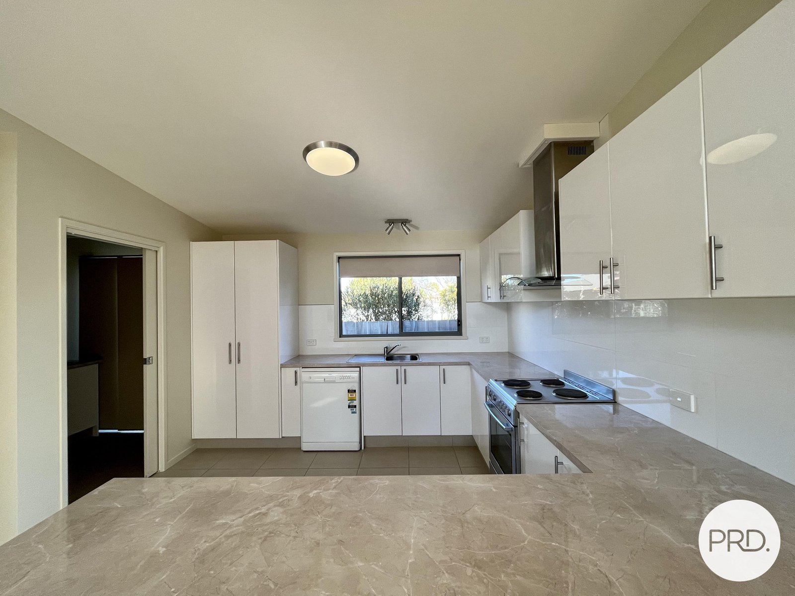 2/1033 Bralgon Street NORTH ALBURY 5